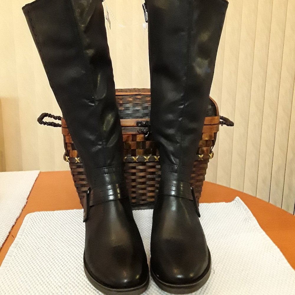 BareTraps Women's Abram Boot Brown Color Size 6M NWT
